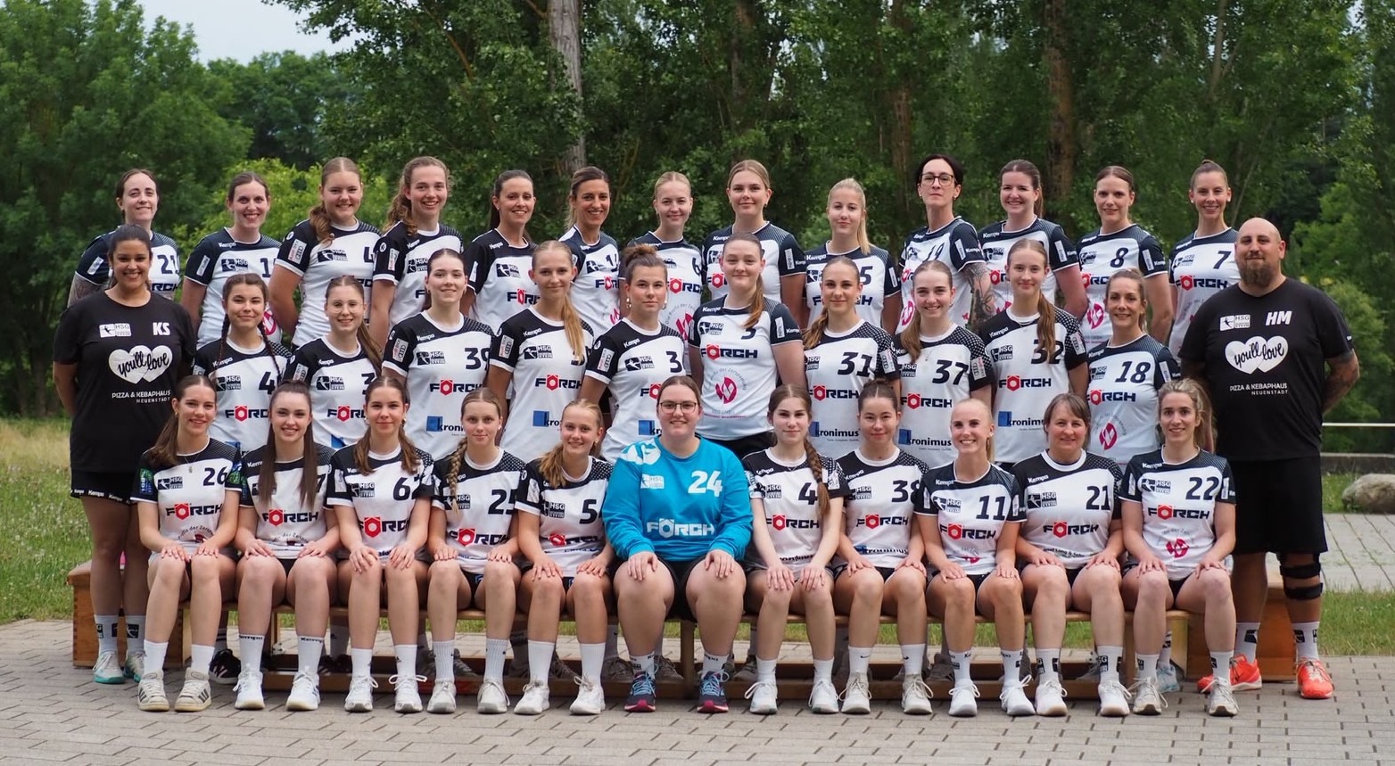 26 27 Frauen 2